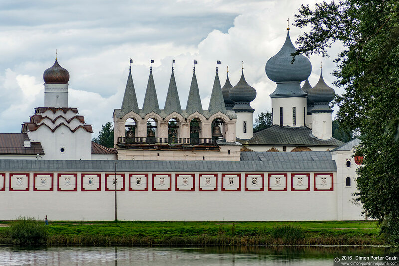 Монастырские стены